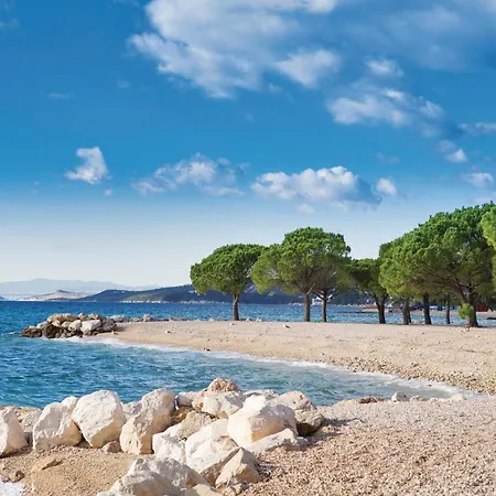 2 Bedroom Gorgeous In Appartamento Crikvenica