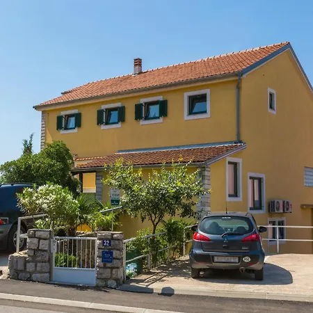2 Bedroom Gorgeous In Appartamento *