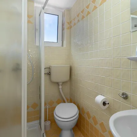 2 Bedroom Gorgeous In Appartamento Crikvenica