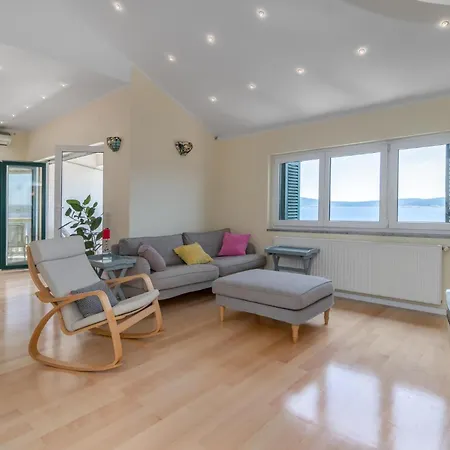 2 Bedroom Gorgeous In *