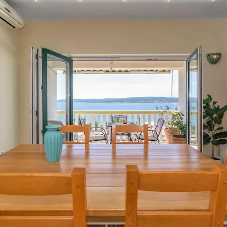 Apartment Lovely In