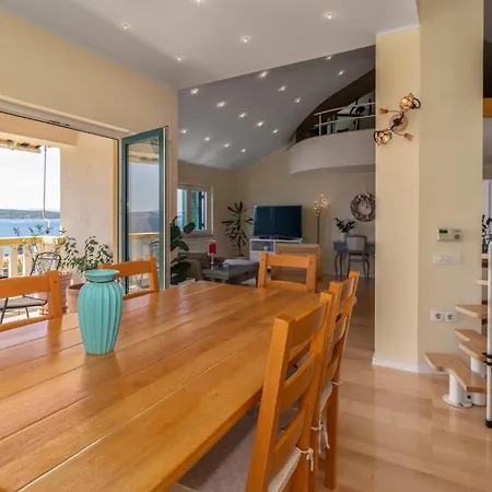 2 Bedroom Gorgeous In Lejlighed Crikvenica